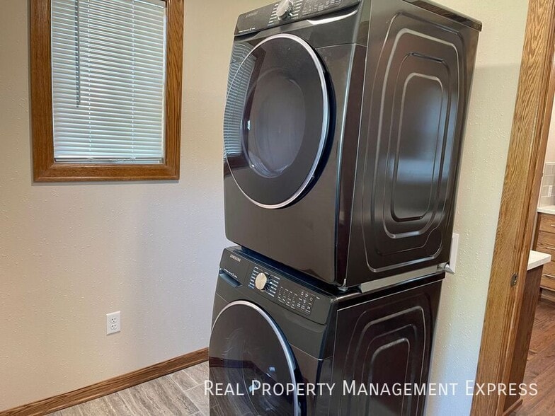 Building Photo - 3 Bedroom 1 Bathroom Home For Rent In Sioux Falls