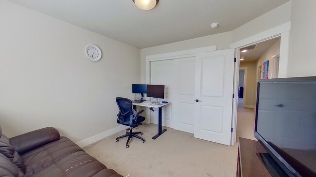 Building Photo - Beaverton Lovely 4 Bedroom 2.5 Bathroom in Bethany Crossing! Garage, A/C and Washer & Dryer Inclu...