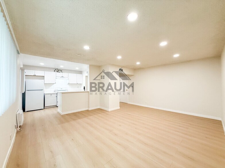 Building Photo - 5252 Hermitage Ave