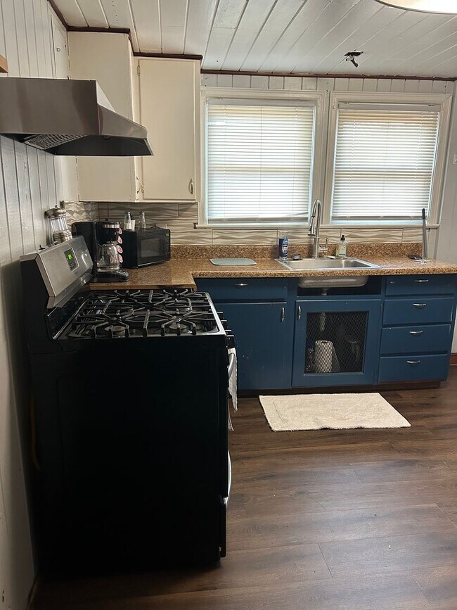 Building Photo - Air B & B