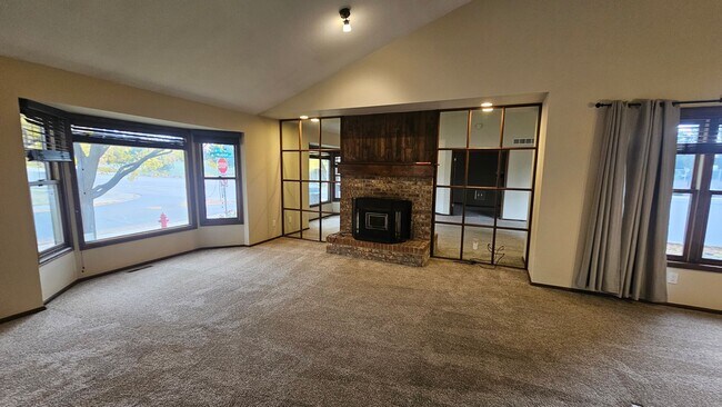 Building Photo - Spacious Townhome with Finished Basement in Westminster