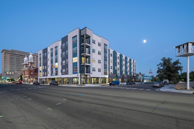 Building Photo - The Chelsea at Riverwalk