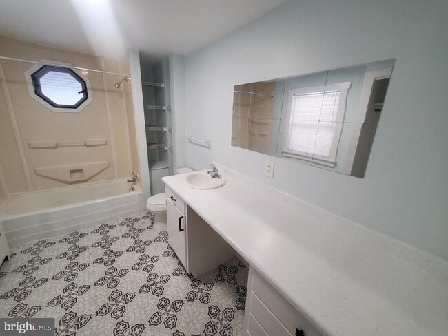 Building Photo - 423 Chapel Terrace