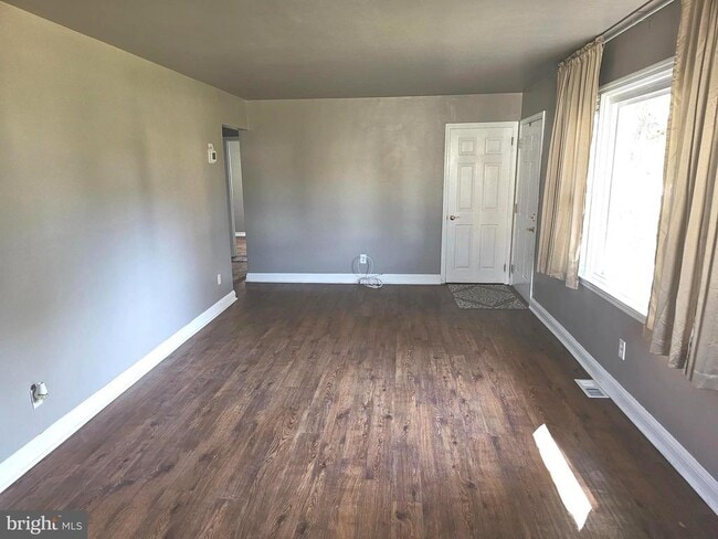 Building Photo - 11 Drexel Ave