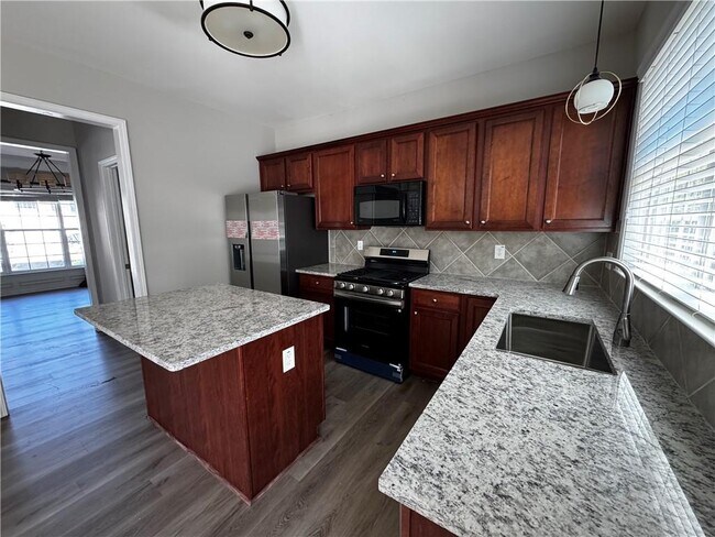 Building Photo - 2530 Vistoria Dr