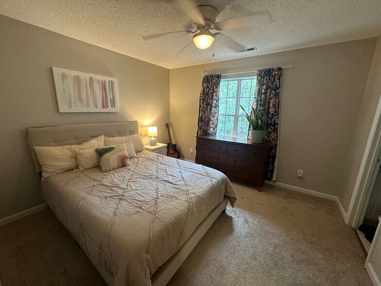 Building Photo - 4329 Pine Springs Ct