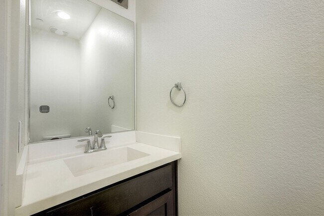 Building Photo - 3 bedroom and 4 bath home available in Otay Mesa