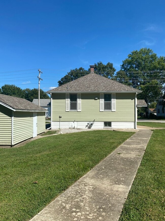 Building Photo - Beautiful 2 Bed 1 Bath Home