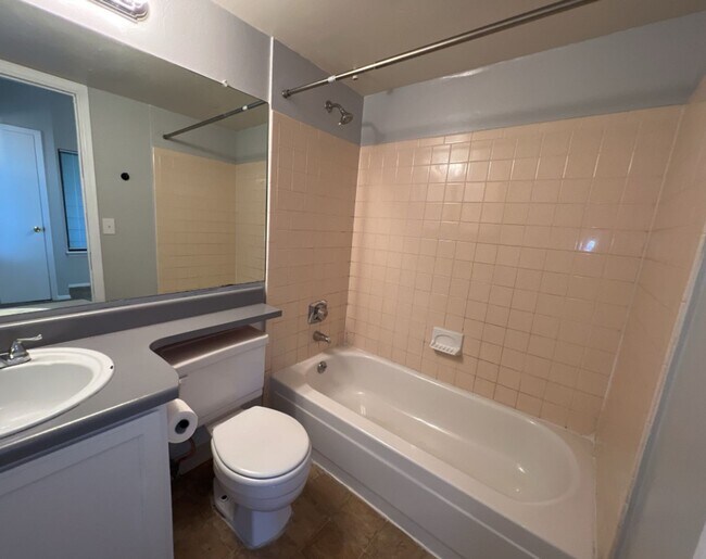 Building Photo - Studio Apartment in the Sable Cove Condominiums Community!