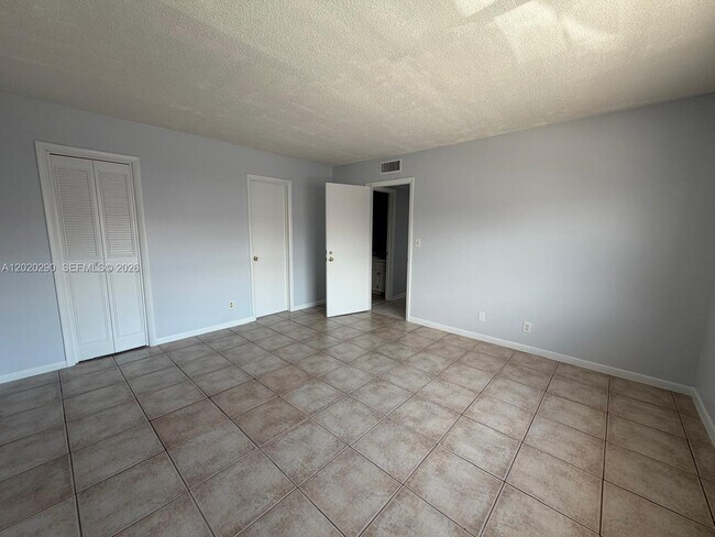 Building Photo - 3550 NW 8th Ave