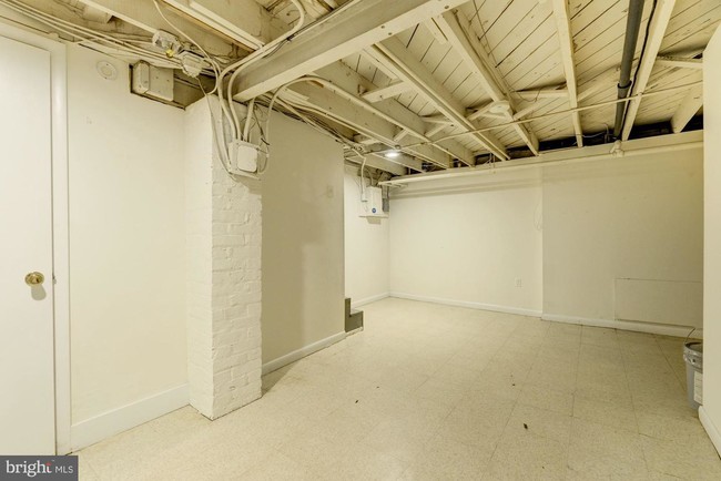 Building Photo - 3721 Windom Pl NW