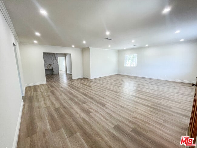 Building Photo - 12612 Hatteras St