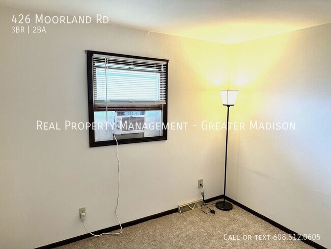 Building Photo - 3 bedroom duplex on Madison's south side w...