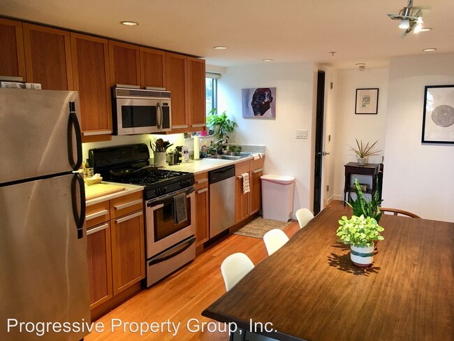 Building Photo - 348 Hyde St