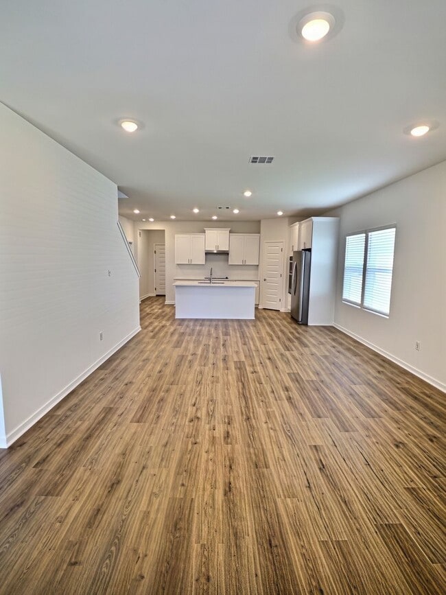 Building Photo - 123 Everly Cir