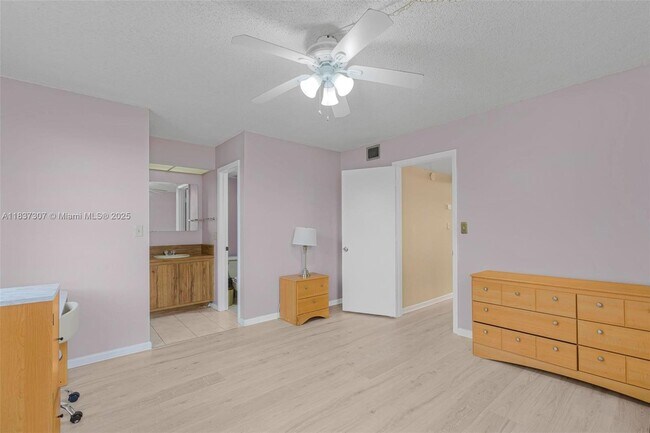 Building Photo - 2911 SW 87th Terrace