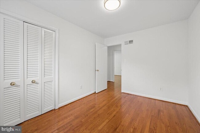 Building Photo - 9202 Wilmett Ct