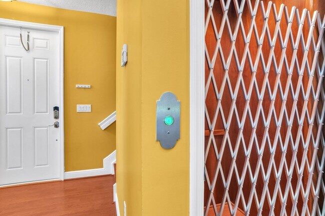 Building Photo - 581 NW 35th Ln