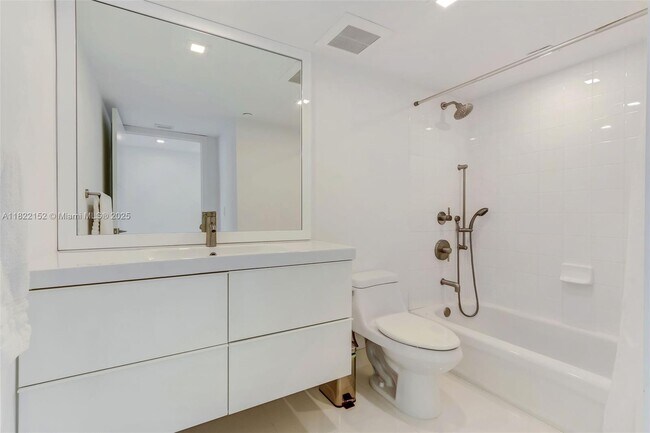 Building Photo - 3000 Coral Wy