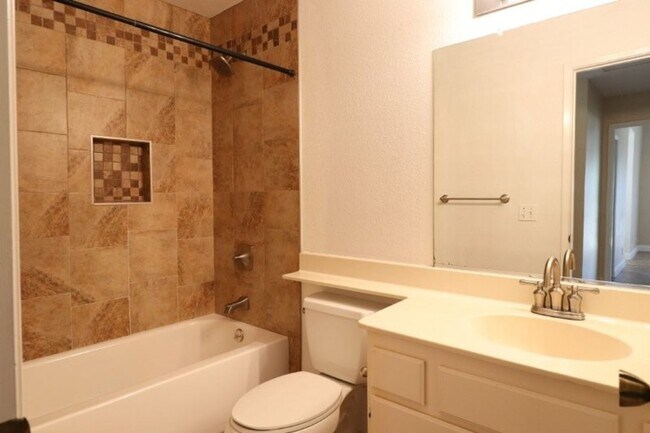 Building Photo - Great Three Bedroom Home