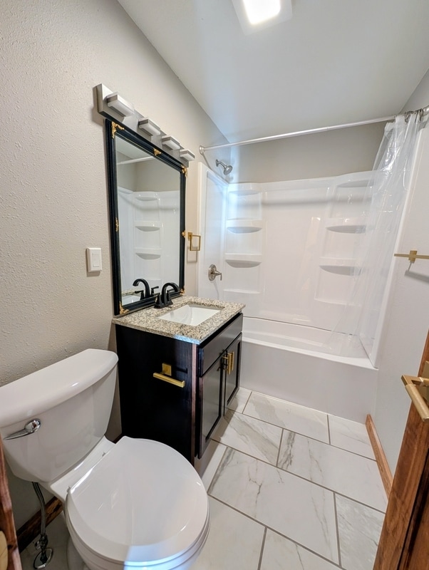 Building Photo - 906 S 1st St