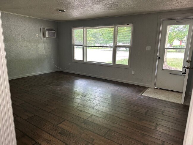 Building Photo - 11523 N Elm Grove Rd