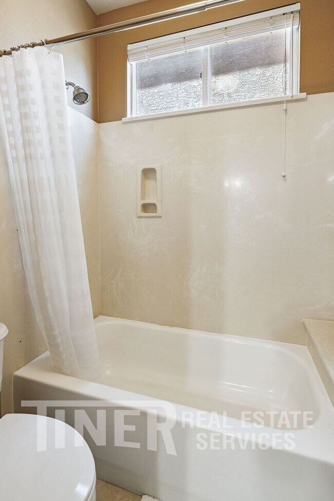 Building Photo - 5967 Radmere Dr