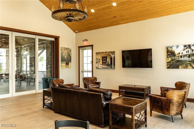 Building Photo - 15275 Grn Acrs Ave