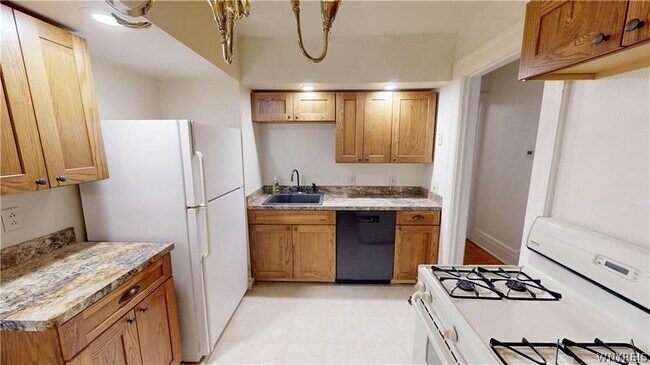 Building Photo - 222 Norwood Ave