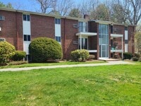 Building Photo - 121 Great Rd