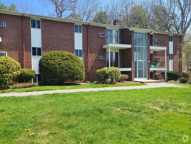 Building Photo - 121 Great Rd