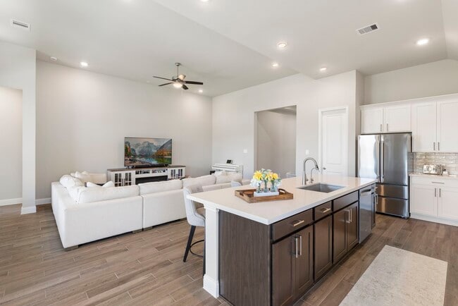 Building Photo - 16147 Sapphire Crst Dr