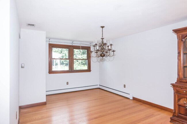Building Photo - 32 Washburn Dr