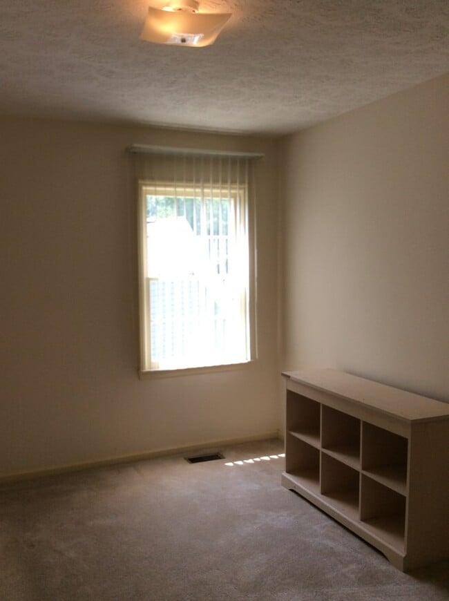Building Photo - Located in the Heart of Havelock!