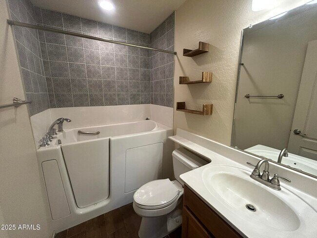 Building Photo - 14017 N 38th Dr