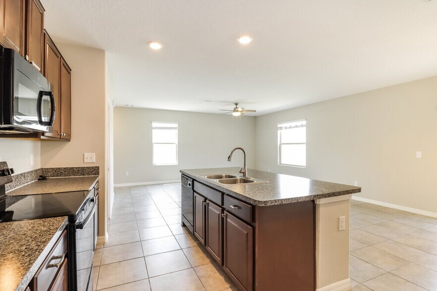 Building Photo - 10153 Golden Wonder Ln