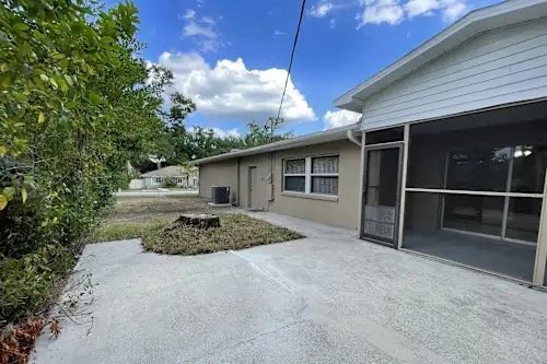 Building Photo - 625 Holland Ave