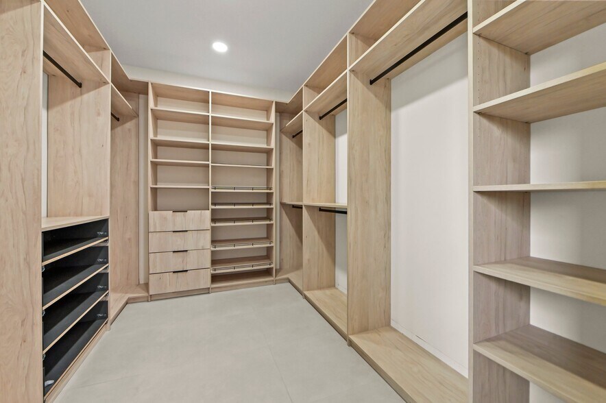 Building Photo - 621 NW 42nd Ave