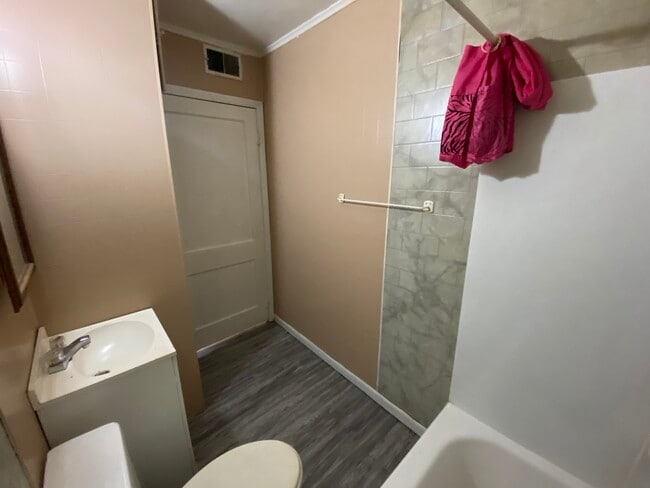 Building Photo - 225 Grace St