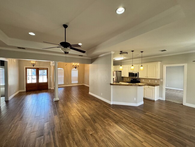 Building Photo - Gated Community close to Barksdale Air For...