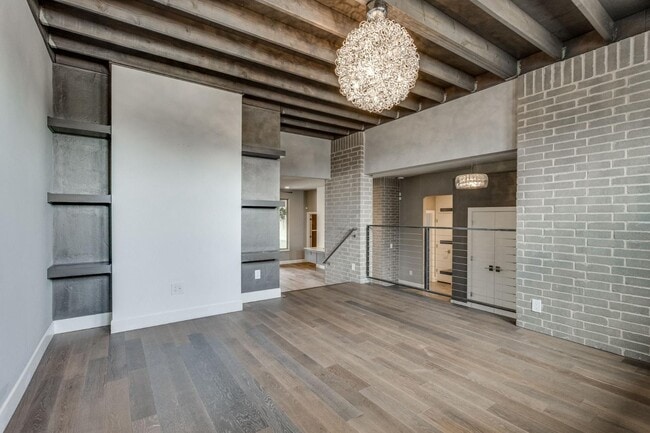 Building Photo - 649 NE 105th St