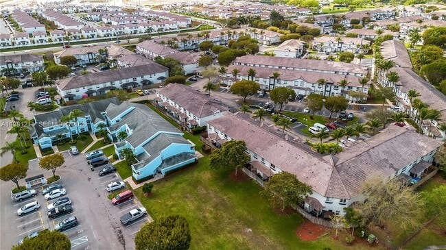 Building Photo - 2301 SE 24th Ct