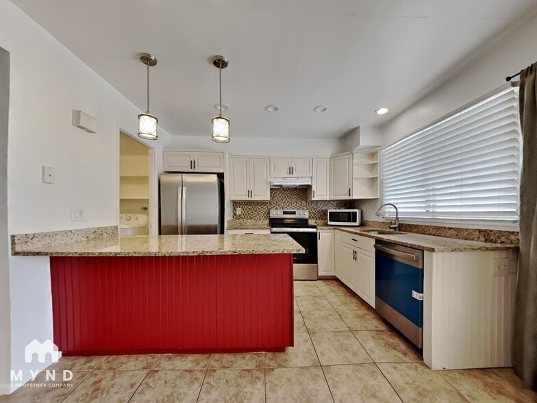 Building Photo - 5823 N 81st St