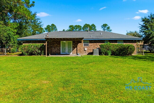 Building Photo - 609 Temple Dr