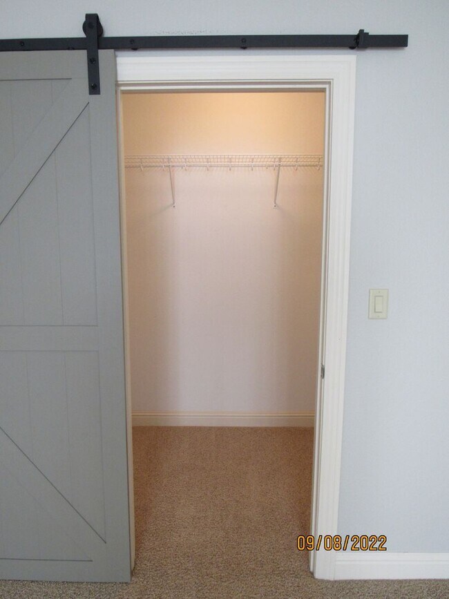 Building Photo - 4 bedroom duplex in Camdenton