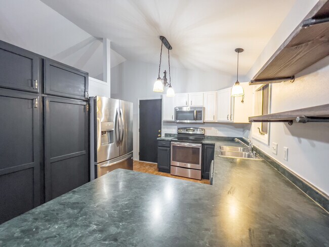 Kitchen - 605 Ruxton Ridge Dr