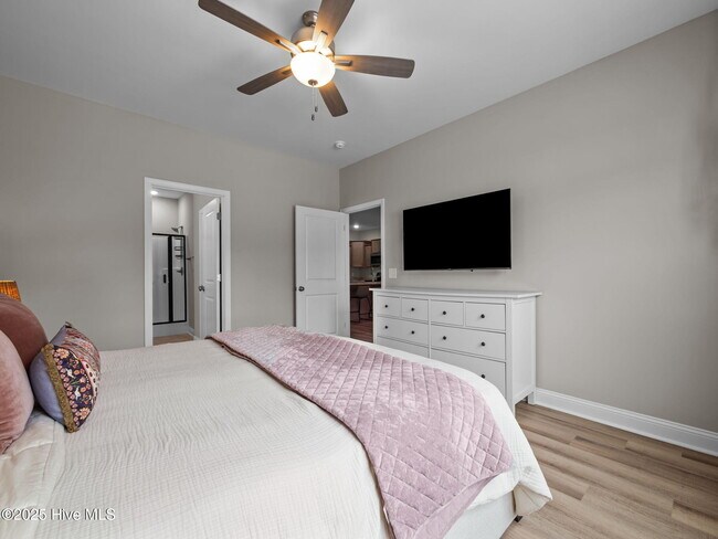 Building Photo - 150 Coastline Cir