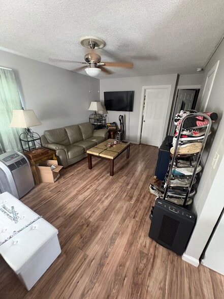 Building Photo - 311 Railroad St