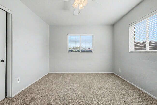 Building Photo - 2514 E Campbell Ave