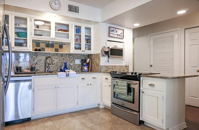 Building Photo - 1514 SE Westmoreland Blvd